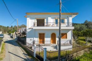 Gallery image of Stamatis House in Agios Ioannis Peristeron