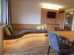 TV a/nebo společenská místnost v ubytování Aparthotel Hohe Brücke + 37 fotografií