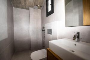 Koupelna v ubytování Destino Sea View Villa with private pool