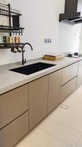 a kitchen with a sink and a counter top at Happy Chamang Guest House in Bentong