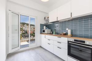 Extraordinary View on Port and Castle Hill - 1 Bdr & Parking