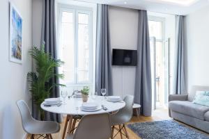 Brand New 1 Bdr Place du Pin