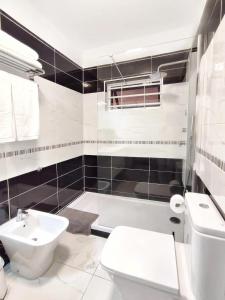 a bathroom with a toilet and a sink and a bath tub at Sunshine Escape with ocean view in Adeje