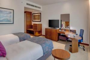 TV o dispositivi per l'intrattenimento presso Crowne Plaza Muscat OCEC by IHG