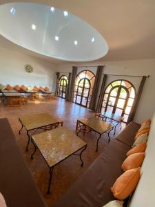Un lugar para sentarse en Riad les trois merveilles 37 fotos más