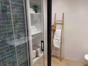 A bathroom at Hostal Sa Malica