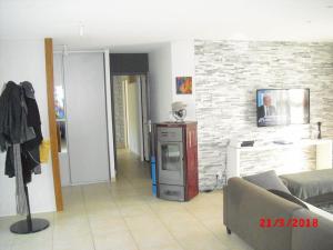 Μια τηλεόραση ή/και κέντρο ψυχαγωγίας στο Neuville de Poitou, maison avec vue