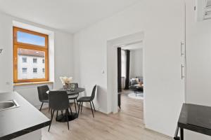 a kitchen and dining room with a table and chairs at StayEasy Apartments St. M. 2 