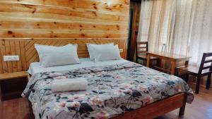 Giường trong phòng chung tại Baikunth Homes & Cottages