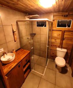 Um banheiro em Sand - chalé próximo à ilha do mel com banheiras