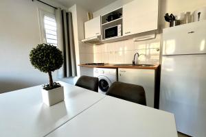 Η κουζίνα ή μικρή κουζίνα στο Les Naïades F26 - 1 bedroom for 4 people !