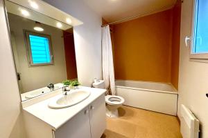 Ένα μπάνιο στο Les Naïades F26 - 1 bedroom for 4 people !