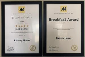 dos letreros enmarcados para un premio de desayuno para casa ajersey en Ramsey House - Luxury Licensed B&B - Parking and Guest Lounge, en St. Davids