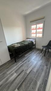 Uma cama ou camas num quarto em Piso Universidad Alicante
