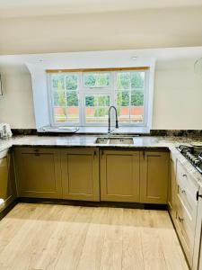 A kitchen or kitchenette at Meadow View Haven