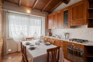 Η κουζίνα ή μικρή κουζίνα στο 10 Min from Sea, Historic Rural Casa Del Molino