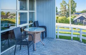 Parveke tai terassi majoituspaikassa Lovely Home In Bjert With House Sea View
