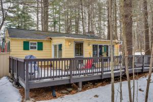 Laconia Vacation Rental with Deck and Gas Grill! a l'hivern