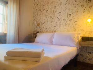 Postel nebo postele na pokoji v ubytování Hostal As Margaritas