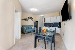 Gallery image of Cristianmar Frontline Sea View in Los Cristianos