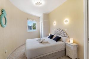 Gallery image of Cristianmar Frontline Sea View in Los Cristianos +20 photos