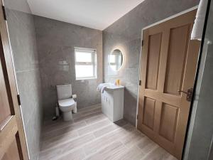 Vannituba majutusasutuses New Atherny Home overlooking The fields of Athenry