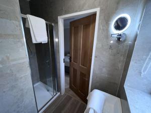Vannituba majutusasutuses New Atherny Home overlooking The fields of Athenry