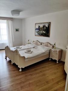 Postelja oz. postelje v sobi nastanitve Hotel Celerin