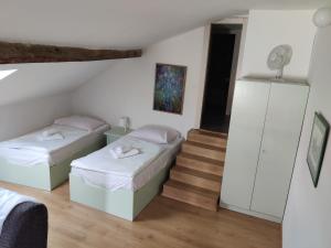 Postelja oz. postelje v sobi nastanitve Hotel Celerin