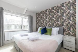a bedroom with a large bed with a large window at H C Property - Doublegait in Barnard Castle