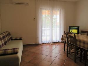 TV a/nebo společenská místnost v ubytování Apartments INES