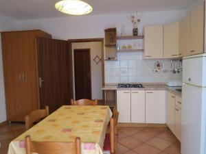 Kuchyň nebo kuchyňský kout v ubytování Apartments INES