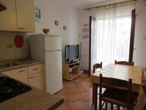 Kuchyň nebo kuchyňský kout v ubytování Apartments INES