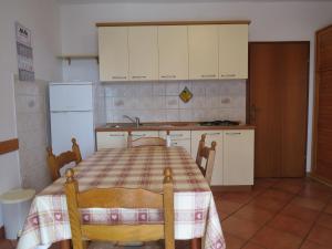 Kuchyň nebo kuchyňský kout v ubytování Apartments INES