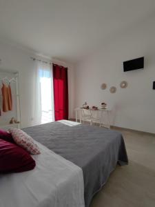 a bedroom with a large bed with a red curtain at Tacco e Punta bed&breakfast in Grisi +31 photos