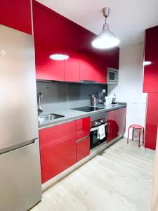 Céntrico apartamento con parking disponible by beBalmyにあるキッチンまたは簡易キッチン