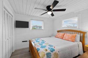 a bedroom with a bed with a ceiling fan at Coastal Soul B in Atlantic Beach