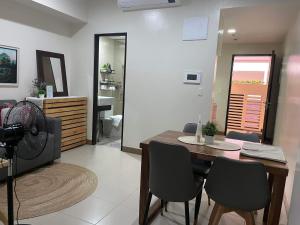 a dining room with a table and chairs in a room at 1 Bedroom Condo near ICC Megaworld with netflix in Iloilo City