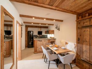Kuchyňa alebo kuchynka v ubytovaní Tirol Chalet Brixen