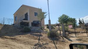 La VentanaにあるCasita Solの坂の上の家