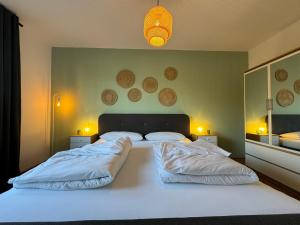 Säng eller sängar i ett rum på Zentrales 2-Zi Apartment by Rabe - Kirche - Coffee-Bar