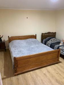 Una cama o camas en una habitación de Гостевой дом