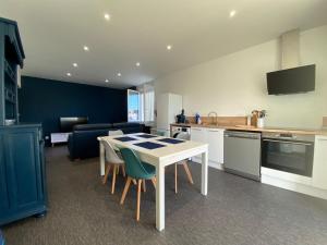 Kuchyň nebo kuchyňský kout v ubytování Appt neuf RDC 2 chbres Angoulême-Soyaux