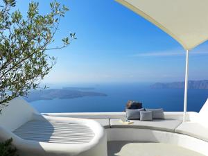 a balcony with a view of the ocean at Heavens Edge in Imerovigli