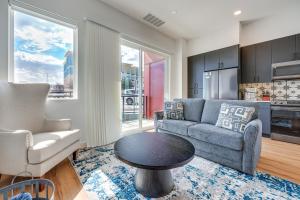 Η κουζίνα ή μικρή κουζίνα στο Pet-Friendly New Braunfels Condo with Shared Pool!