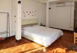a bedroom with a bed with birds on the wall at Waterfall Guesthouse in Koh Rong Island +14 photos