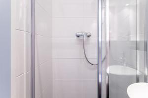 Bagno di Neat Studio Steps to Center by HM