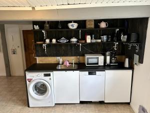 Kuchyň nebo kuchyňský kout v ubytování Enghavegaard Guesthouse