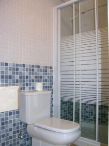 a bathroom with a toilet and a glass shower at Acogedor apartamento con vistas al Mediterráneo. in Mojácar