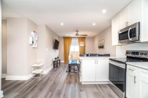 Køkken eller tekøkken på Close to everything fun Free Parking LM1704